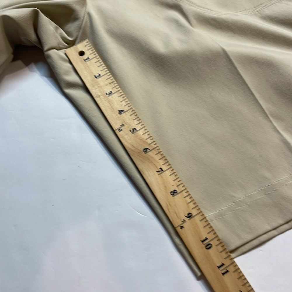 Tail Womens Tech Performance High Rise Beige Golf Bermudas Shorts Sz 10 - Picture 9 of 9